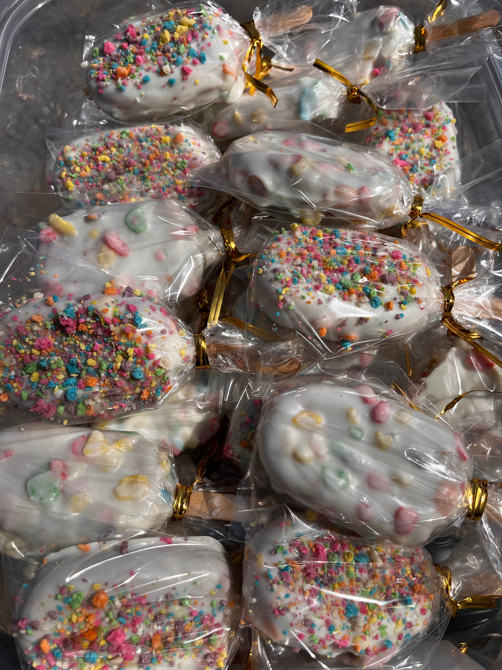 Fruity Pebbles Cake Popsicles💛